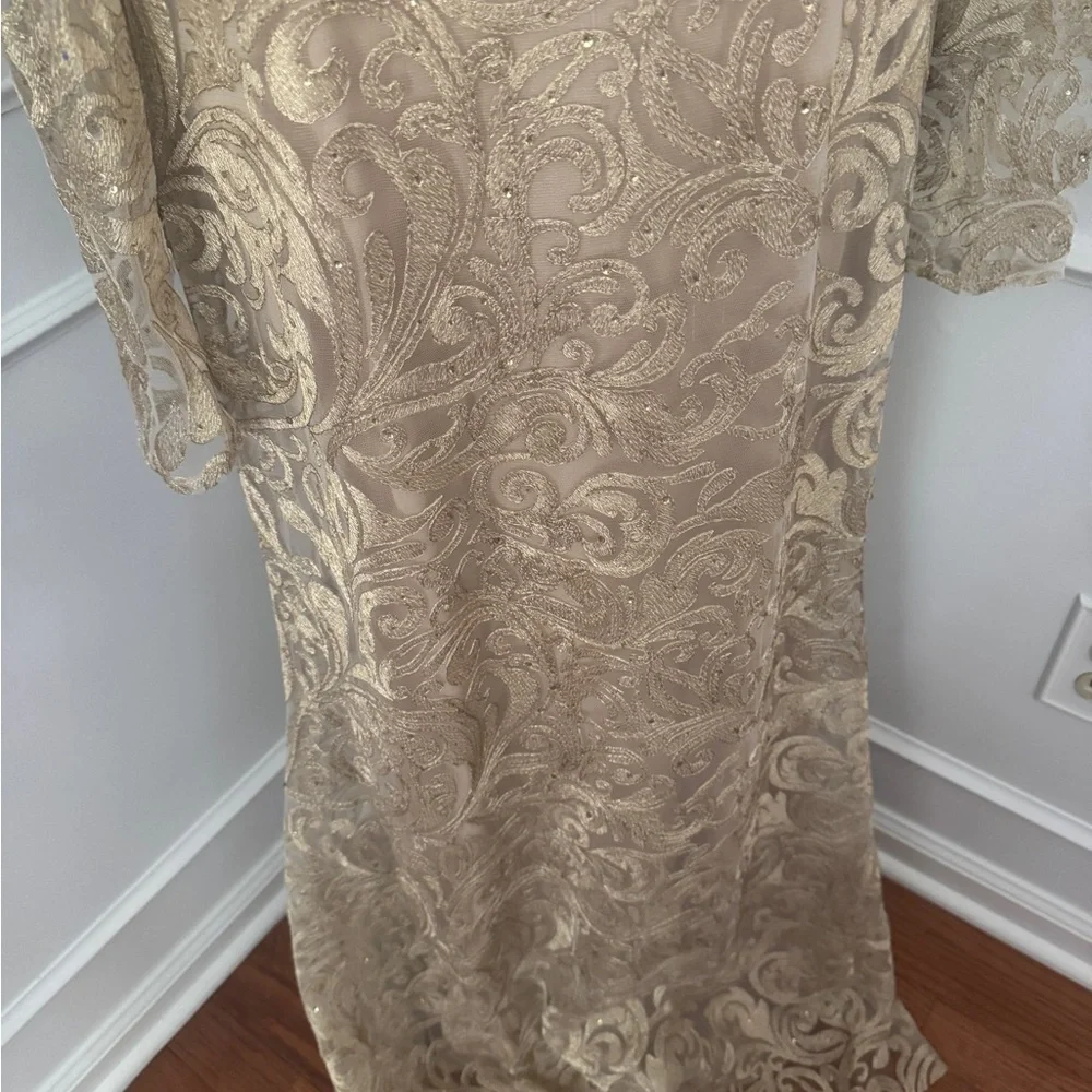 Mac Duggal Gold Embroidered Lace Appliqué Trumpet Gown. Size 10. NWT. - Picture 5 of 7